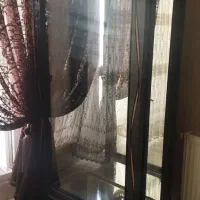 بوفه تمیز همراه با همه شیشه ها بدون شکستگی