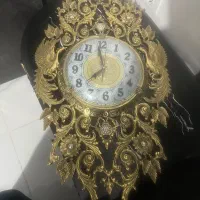 یک ساعت دیواری برنز