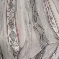 پرده ی سفید طوسی