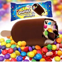 کارگر‌ آقا جوان جهت بسته بندی و پخش بستنی