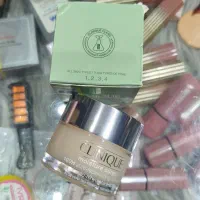فروش انواع لوازم ارایشی.عطر و اسانس