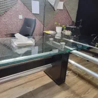 میز مدیریت و کنفرانس