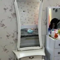 ایینه و میز کنسول