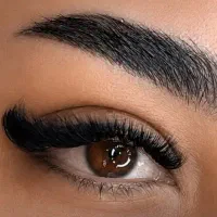 کاشت مژه و لیفت ابرو