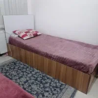 تخت خواب یک نفره. یک عدد