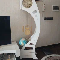ساعت ایستاده چوبی و میز خاطره .مبل راحتی