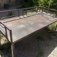 تخت اهنی