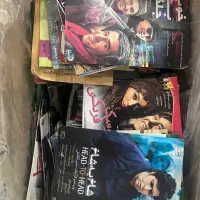 سی دی و دی وی دی به تعداد ۲۰۰ عدد