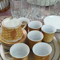 تعدادی ظروف پذیرایی و آشپزخانه قدیمی و جدید