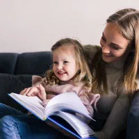 پرستار کودک  با اسکان سویت برای جای خواب