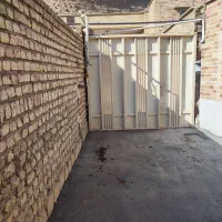 منزل مسکونی و زمین مسکونی و مغازه