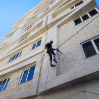 خدمات کار در ارتفاع بدون داربست (با طناب)