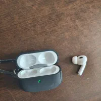 ایرپاد پرو ۲ کیس و سمت راست