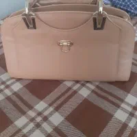 سه جفت کفش و دوعدد کیف سایز ۳۹ و ۴۰ بفروش میرسد