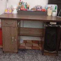 میز تحریر و کامپیوتر