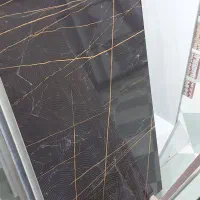 کارگر دائمی درانبار کاشی جهت بارگیری