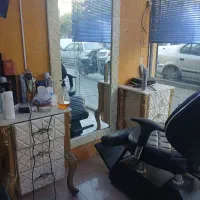 آینه و کنسول آرایشگاه مردانه