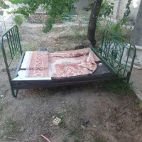 تخت فلزی