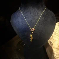 گردنبند دختر رها