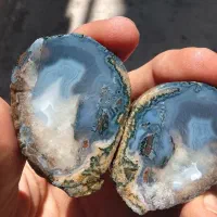 عقیق توپی برش خورده کبود با ژعود کوارتز شفاف