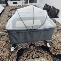 تخت نوزاد کنار تخت مادر