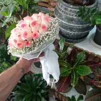 همکاری در گلفروشی