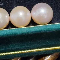 3 مروارید طبیعی و آدمکی کمیاب و پرورشی گرد و....