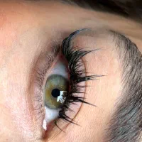 خدمات وآموزش حرفه‌ای اکستنشن مژه