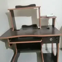 میز کامپیوتر کاملا سالم و نو
