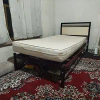 تخت خواب فلزی یک نفره + تشک خوشخواب، در حد نو