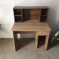 میز تحریر و کامپیوتر