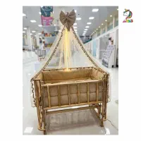 تخت کنار مادر نوزاد در حد نو گهواره شو