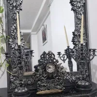 آینه و کنسول و شمعدان