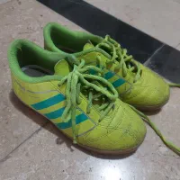 کفش فوتبالی سالنی سایز ۳۴ ۳۵ در حد نو