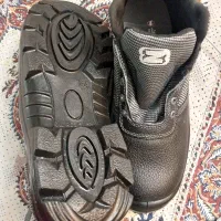 کفش ایمنی کار.