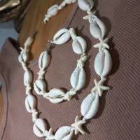 گردنبند و دستبند صدفی