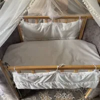 تخت کودک کنار مادر