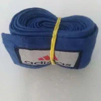 کمربند آبی و لباس کاراته