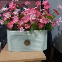 عروسک و گلهای مصنوعی زیبا