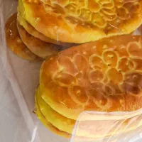 نان روغنی و فطیر و حلوای نذری