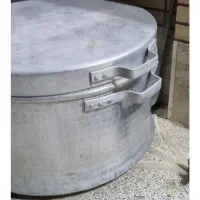 دو عدد دیگ روحی جنس عالی چهار دستگیره در حد نو
