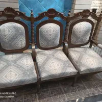 مبل قدیمی هشتاد ساله