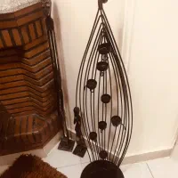 جا شمعی آهنی و مجسمه چوبی