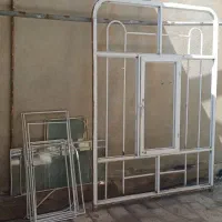 پنجره آهنی سبک