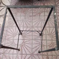چهارپایه آهنی