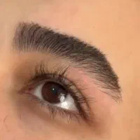 به مدل برای اصلاح ابرو