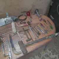 فروش تعدادی لوازم و ابزار.