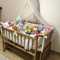 تخت کنار مادر    ( در حد نو )