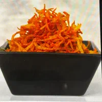 نیروی کار خانم جهت سرخ کردن پیاز