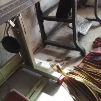 تاج نرده پشت شیشه